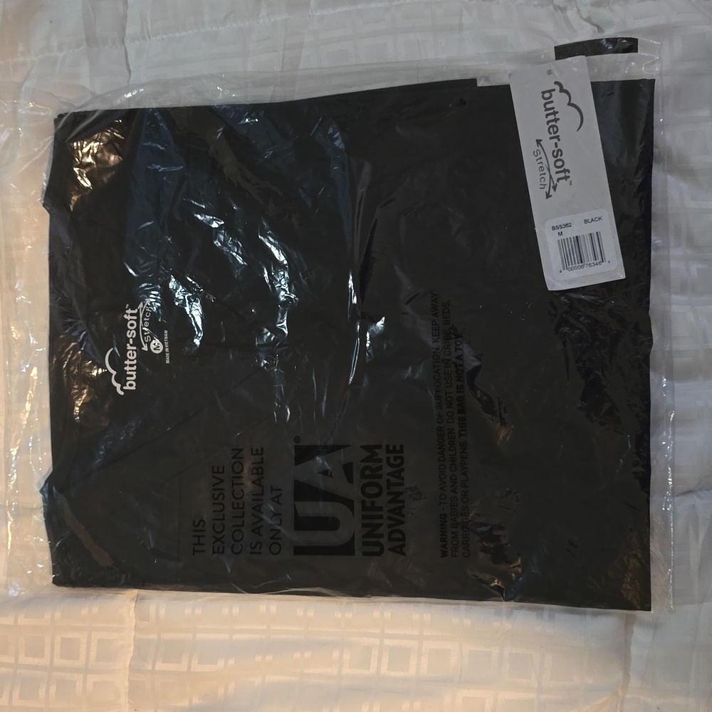New Butter Soft scrub top Black